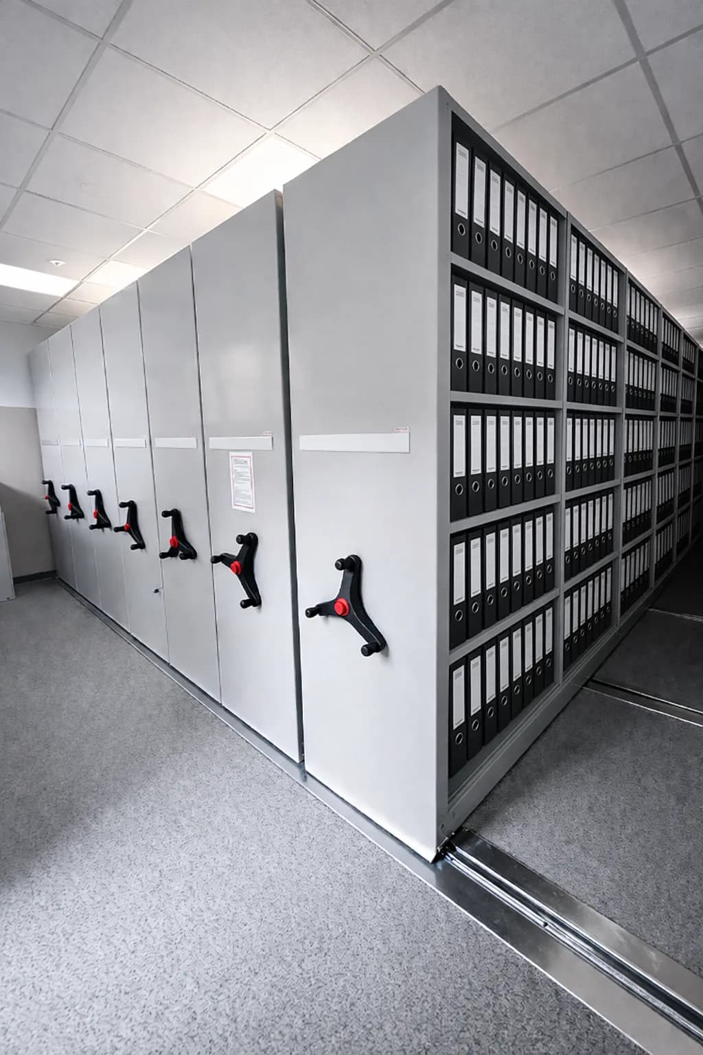 Regały przesuwne mechaniczne MITUM do archiwum i magazynu